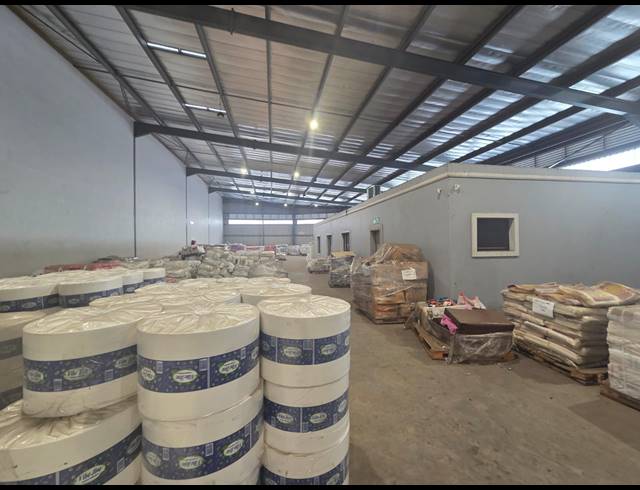 2,200M² WAREHOUSE FOR SALE IN SPRINGFIELD PARK